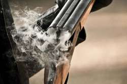 На Харківщині чоловік з вікна сьомого поверху стріляв по перехожих. Поранено хлопчика