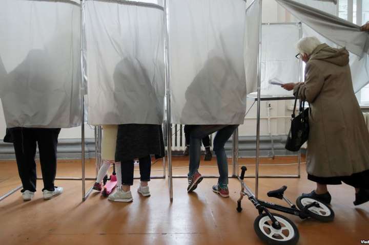 На виборах у Росії зафіксували рекордно низьку явку виборців