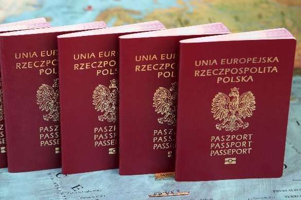 Польша объявила решение по скандальному вопросу о паспортах