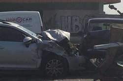 Два ДТП парализовали Московский мост в Киеве