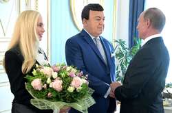 Путин устроил праздничное чаепитие с Кобзоном и его женой (фото)