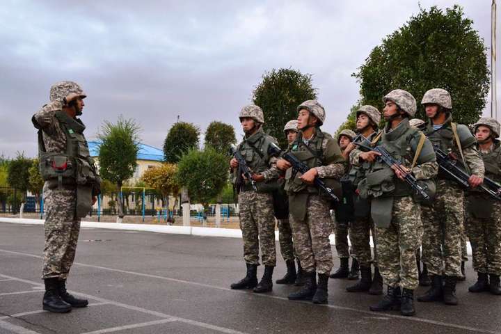 Казахстан привів армію у бойову готовність
