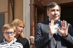 Дружина Саакашвілі разом із сином залишили Україну