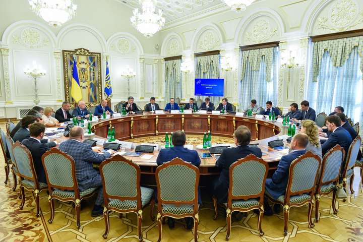 Порошенко: До приватизації українських підприємств не можна допускати РФ