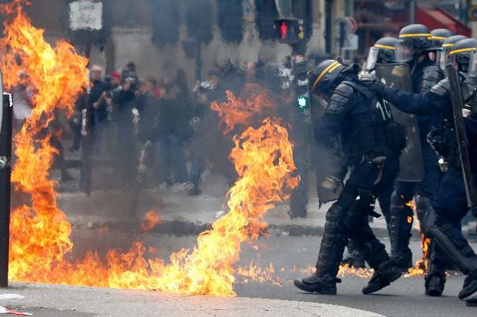 У Франції відбулись масові демонстрації проти трудової реформи
