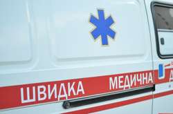 В Києві медики зв’язали неадекватного чоловіка, який перебігав шестисмугову дорогу