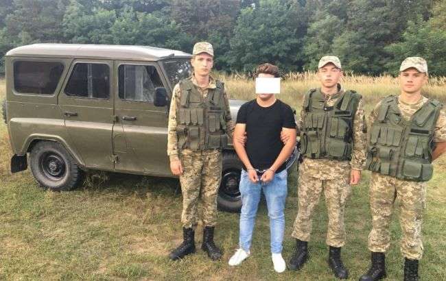 На Львівщині прикордонники затримали трьох нелегалів