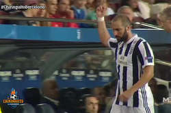 Форвард «Ювентуса» показав середній палець прихильникам «Барселони» (відео)