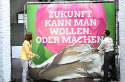  Слоган Зелених «Майбутнє можна хотіти. Або робити» стосується і їхньої позиції щодо України 