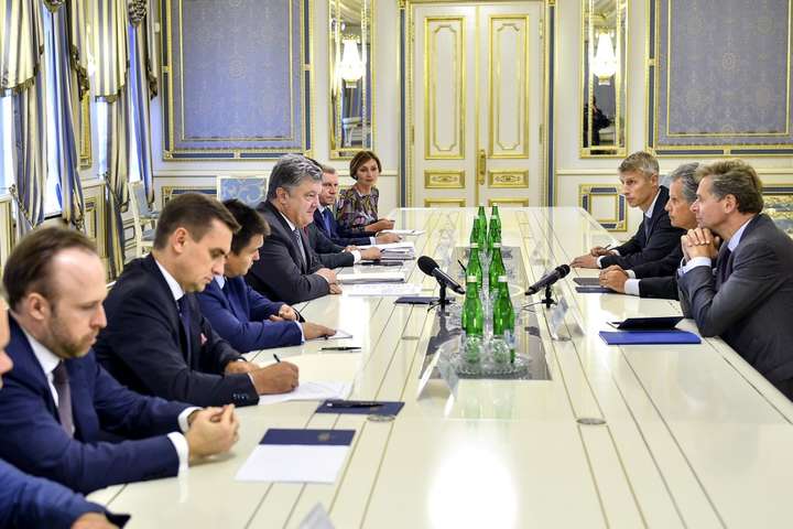 Порошенко обговорив з представником МВФ надання Україні чергового траншу 