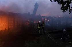 Масштабный пожар в Киеве: сгорел новый ресторан на воде