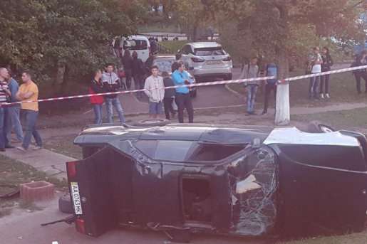 Моторошна ДТП У столиці: водія викинуло з авто, яке його розчавило