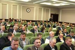 Київська облрада паралізована. Експерт каже, що без депутатів вчителям і лікарям  зарплату не підвищать