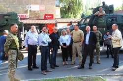 Французькі сенатори відвідали зону АТО