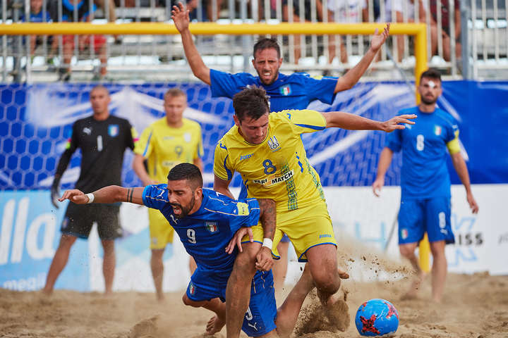 Українці з розгромної поразки стартували у суперфіналі Євроліги з пляжного футболу