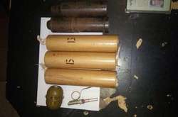 У Києві молодик розгулював по метро із гранатою