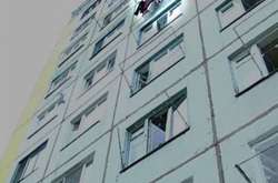 У спальному районі Києва чоловік випав з одинадцятого поверху