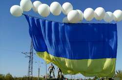 Активісти запустили прапор України над окупованим Донецьком: опубліковано фото