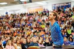 Нік Вуйчич розповів, чому приїхав в Україну