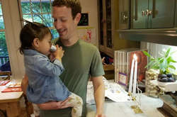 Примерный папа: Марк Цукерберг умилил сеть снимком с дочерью