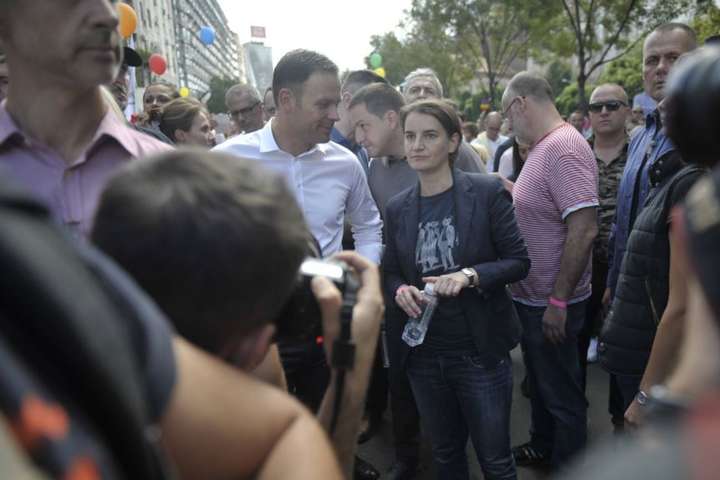 Прем'єр-міністр Сербії, яка є відкритою лейсбійкою, взяла участь у гей-параді у Белграді