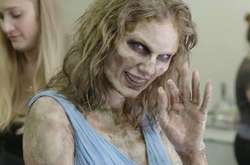 Тейлор Свифт показала, как ее превращали в зомби для съемок клипа Look What You Made Me Do