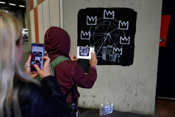 У центрі Лондона з’явилися нові графіті від Бенксі