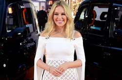 Кайли Миноуг поразила своей фигурой в коротком платье