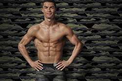 Криштиану Роналду разделся до трусов ради рекламы