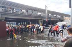 Соцсети «взорвало» фото потопа возле метро, отремонтированного к «Евровидению»