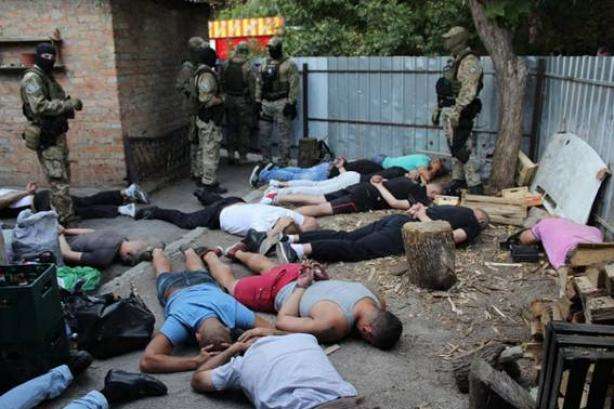 У Кропивницькому поліція затримала 27 озброєних учасників кримінальної «сходки»