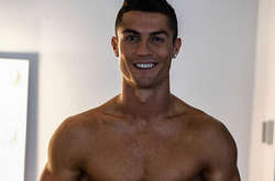 Роналду оголився до трусів заради фотосесії свого бренду (фото)