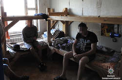 «Не хочешь молиться - наказание»: в Запорожье накрыли псевдоцентр с «рабами»