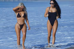 Ким Кардашьян похвасталась идеальными формами на пляже в Малибу