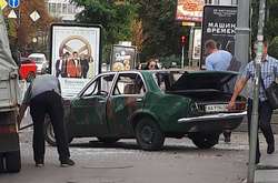 Необычная акция в Киеве: почему парни с битами «разнесли» авто