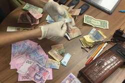 Затримано суддів, які пропонували Холодницькому хабара в $300 тис. 