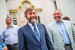 Православний олігарх Новинський прикупив розкішну автівку і хреста у російського ювеліра