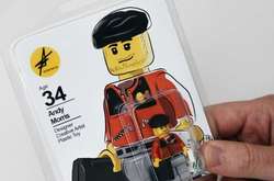 Британский дизайнер создал свое резюме в виде фигурки Lego 