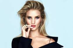 Папарацци застукали Роузи Хантингтон-Уайтли возле ресторана