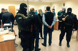 Гройсман заборонив податковій та поліції проводити «маски-шоу»