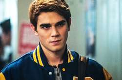 Уснул за рулем: звезда «Ривердейла» Кей Джей Апа попал в аварию