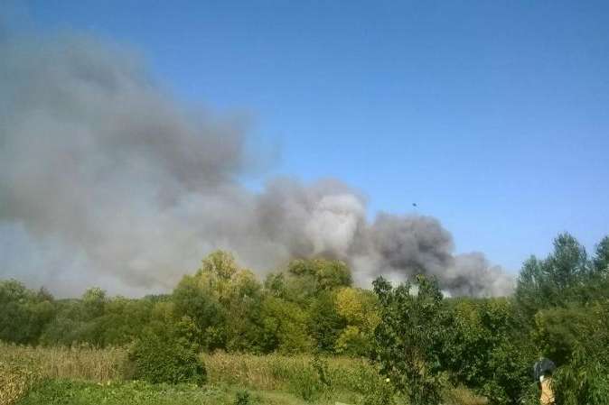 Масштабна пожежа на Харківщині: до ліквідації залучено пожежний літак