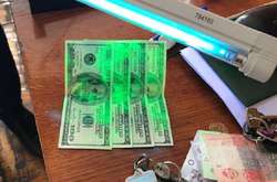 У Кривому Розі викладач інституту вимагала $800 за заліки