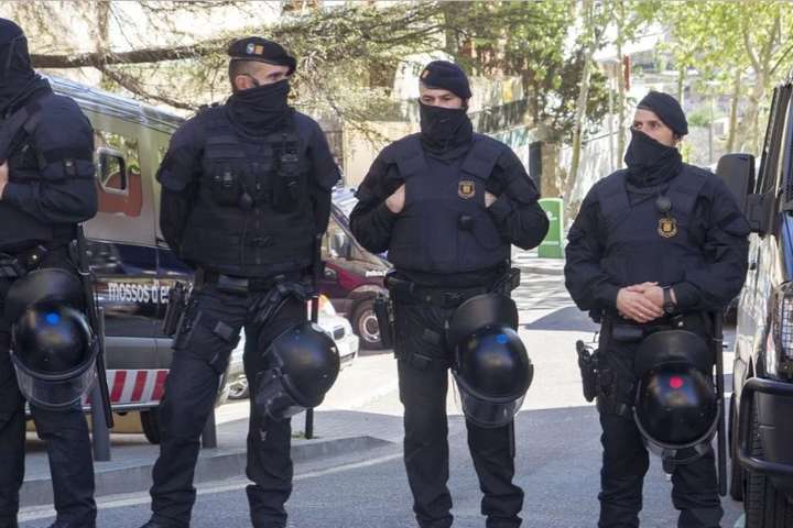 Референдум в Каталонії: поліцію регіону перевели під прямий контроль МВС Іспанії