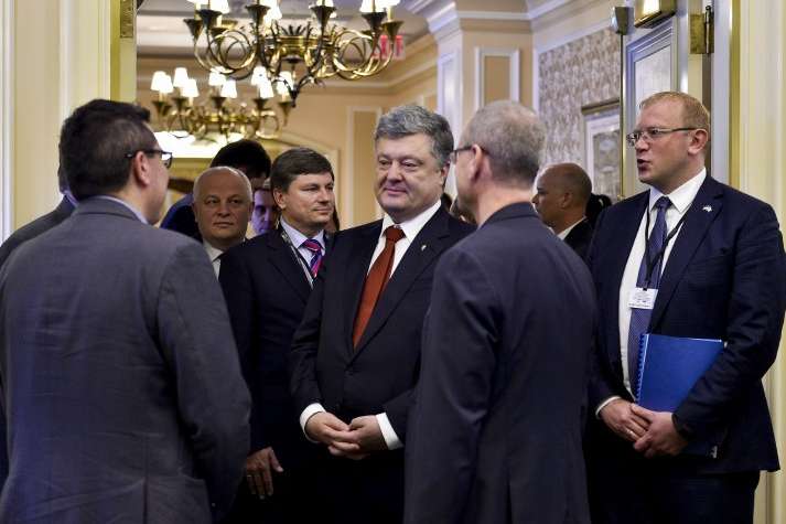 Порошенко обговорив з канадськими депутатами безвіз та санкції проти РФ