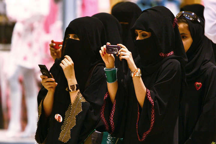 У Саудівській Аравії жінкам вперше дозволили зайти на стадіон у столиці