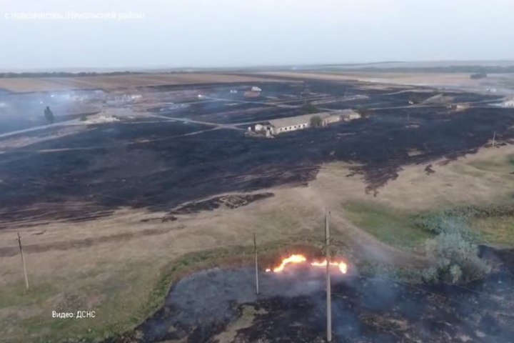 Наслідки пожежі на складі боєприпасів під Маріуполем показали з висоти пташиного польоту