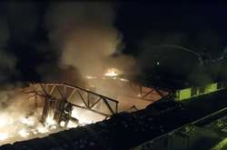 Опубліковано відео масштабної пожежі у Києві: палали складські приміщення площею 2500 кв. м