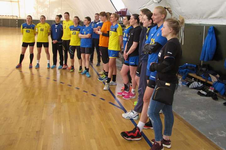 Гандбольна збірна України починає боротьбу за місце на чемпіонаті Європи