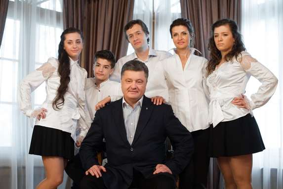 Марина Порошенко з дітьми оригінально привітали президента з днем народження 